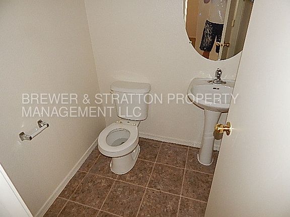 2nd image of 8422 W Watkins St