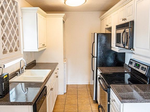 2nd image of 1802 Jackson Ave W APT 184
