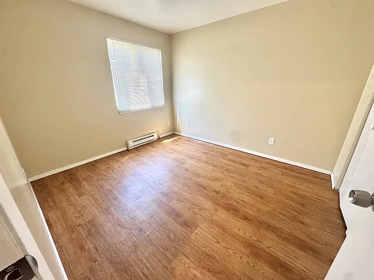 4501 Boardwalk Dr #G — Photo 9