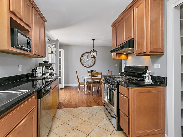 1037 N Harrison St — Photo 9