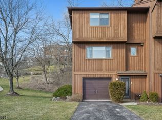 57 Metro Vista Dr, Hawthorne, NJ 07506