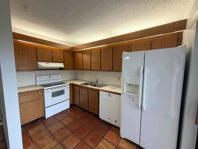 37 Lake Arbor Dr — Photo 21