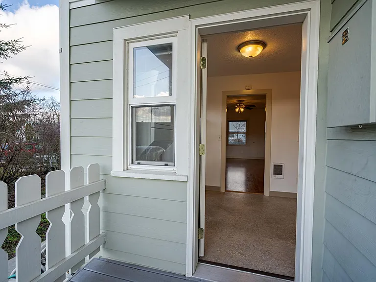 2703 E 8th St #1 — Photo 12