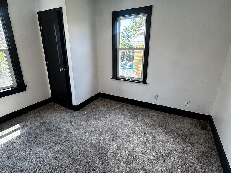 332 W 14th Ave — Photo 18