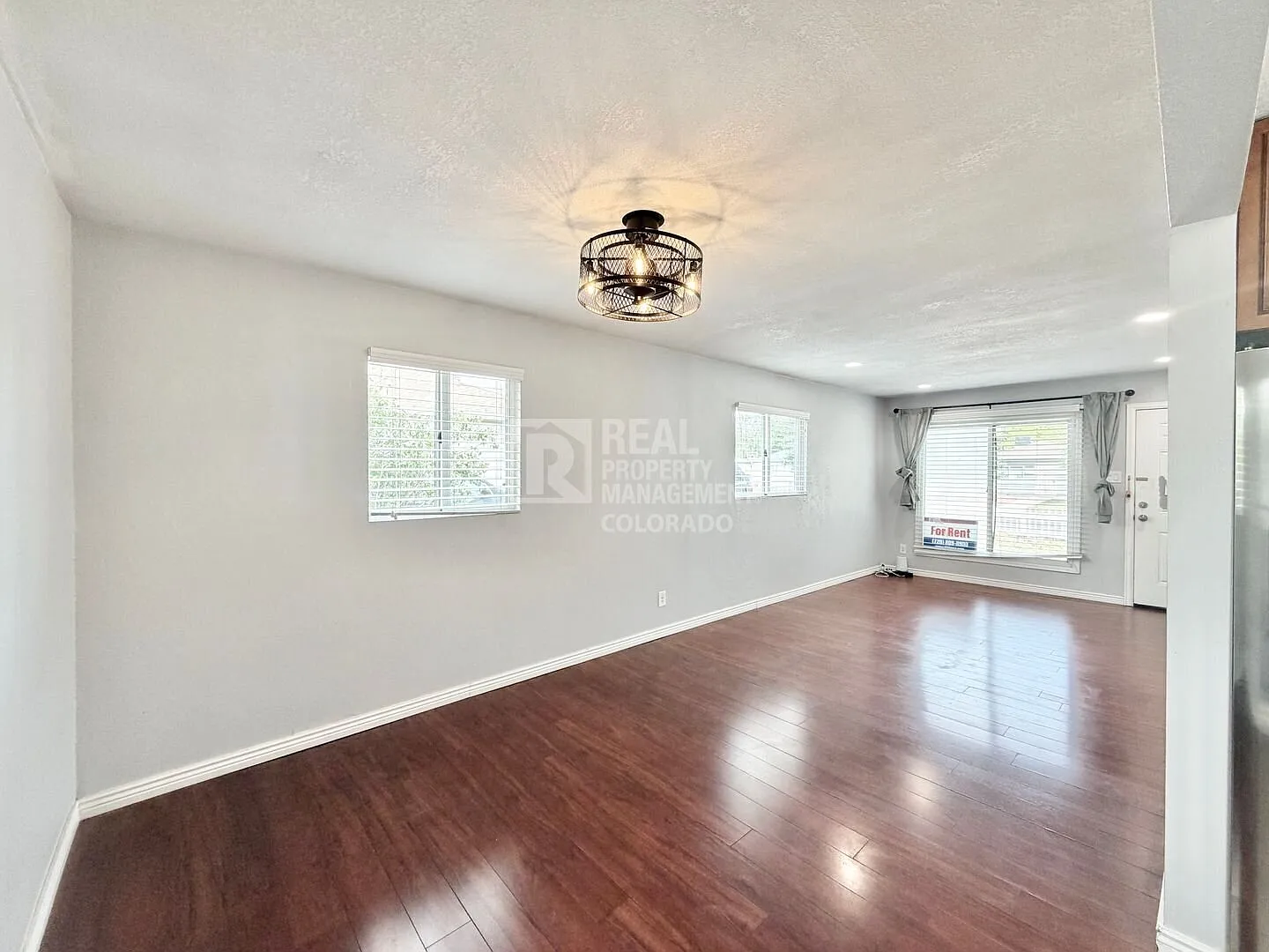 Charming 3-Bedroom Ranch Home in Hoffman Heights Updated Kitchen & Fenced Yard — Photo 3