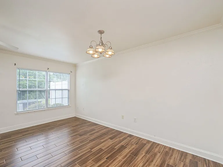 715 Majestic Dr — Photo 13