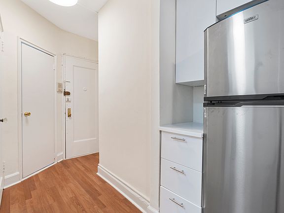 4th image of 324 E 48th St #12