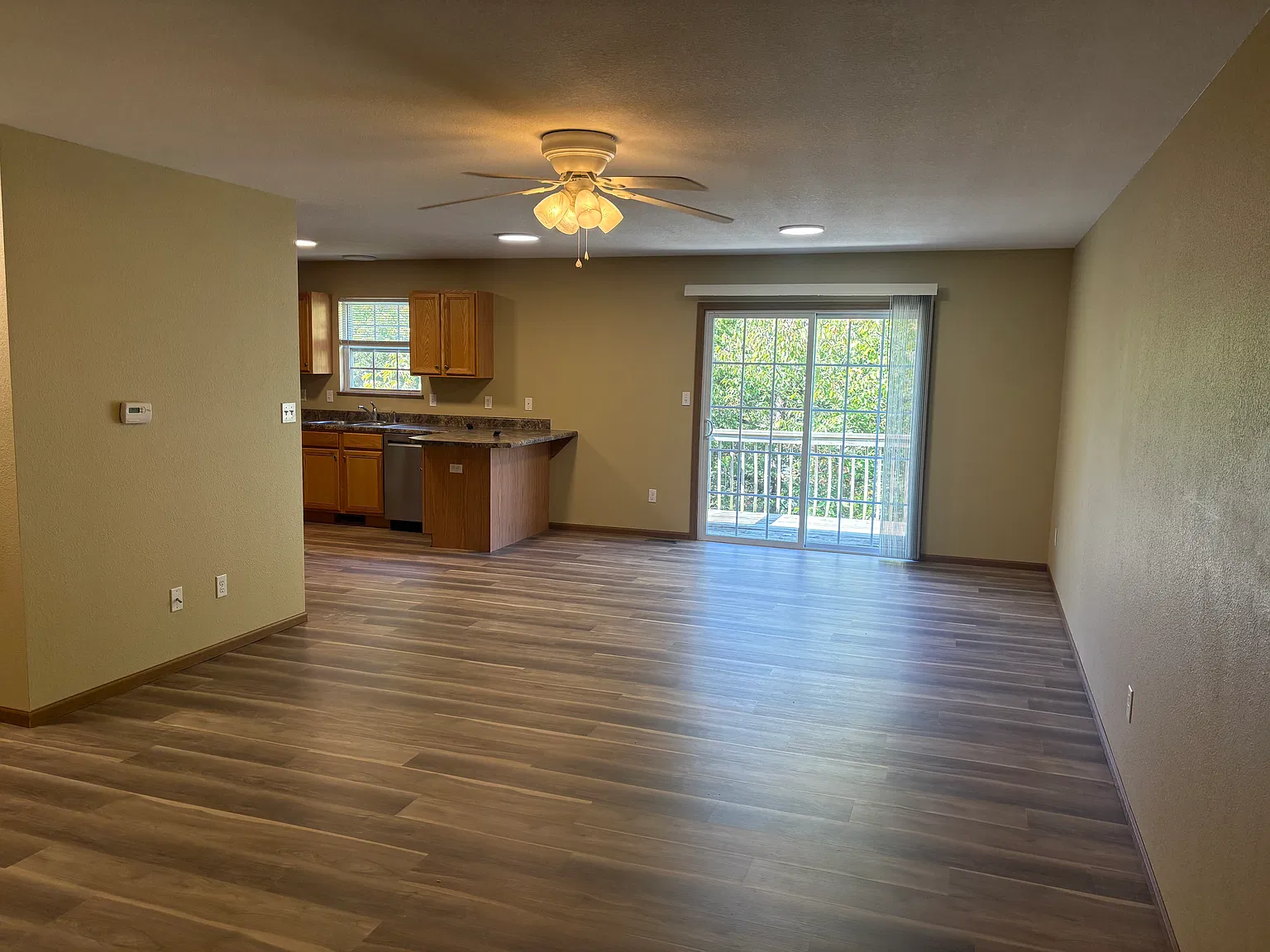 2 bed, 2.5 bath, 1450 sqft, $1,475 — Photo 2