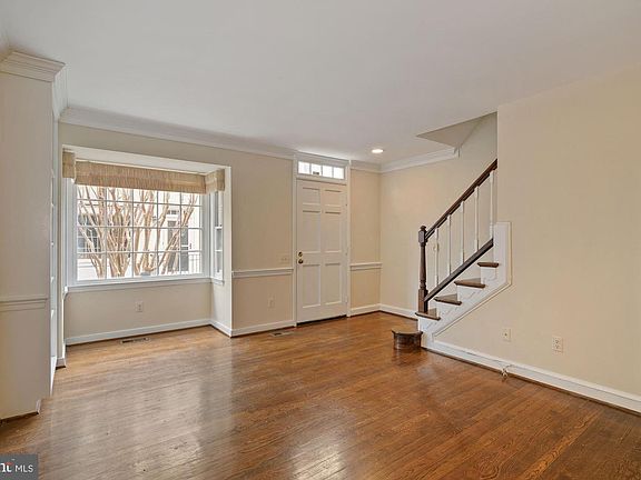 3rd image of 822 Bashford Ln