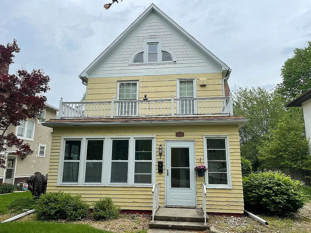 2812 Western Ave photo 1