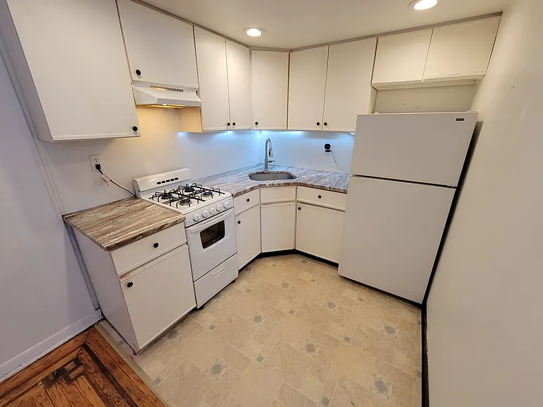 1706 Pine St #2R — Photo 2