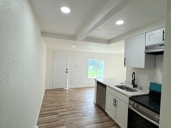 3rd image of 1854 De Ovan Ave #1