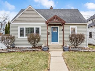 918 S Cambridge Ave, Elmhurst, IL