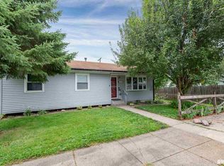 620 4th Ave #A, Hampton, IL 61256