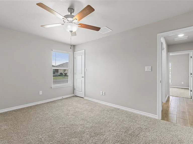 1353 Trent Park Ln — Photo 16