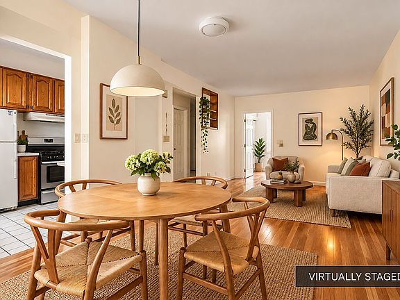 4th image of 35 Hausman St