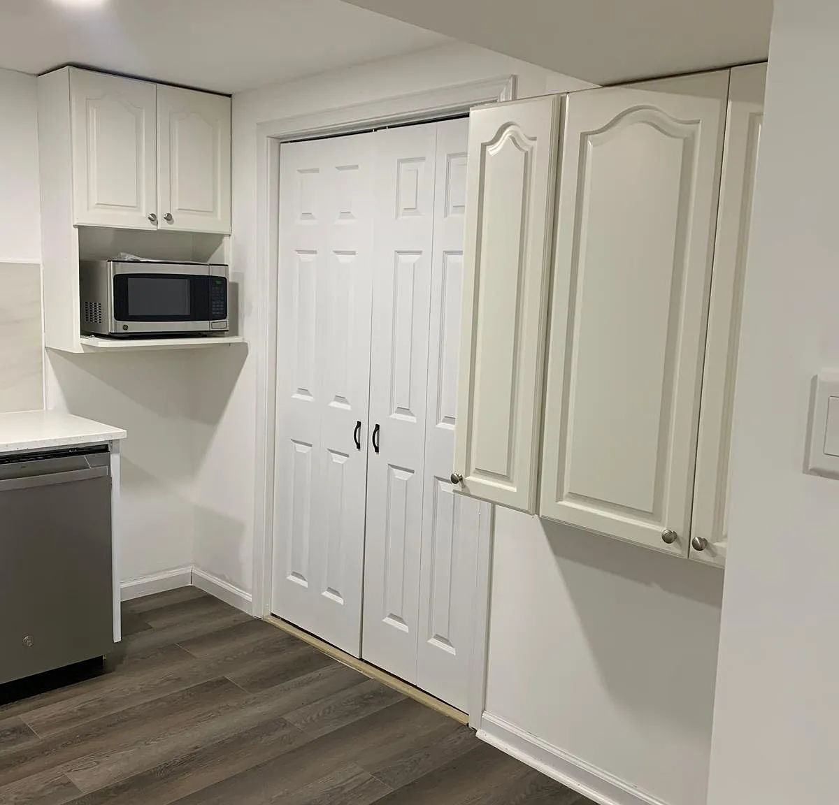 4807 Poplar Dr — Photo 2