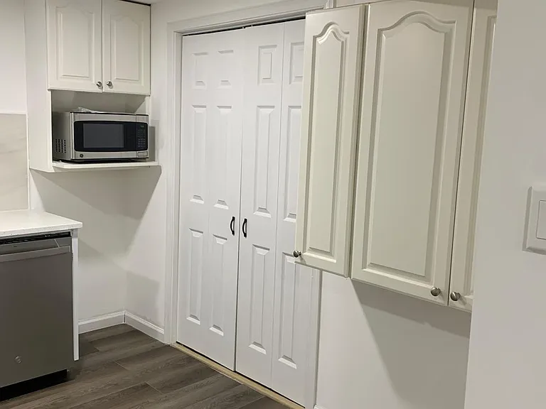 4807 Poplar Dr — Photo 2
