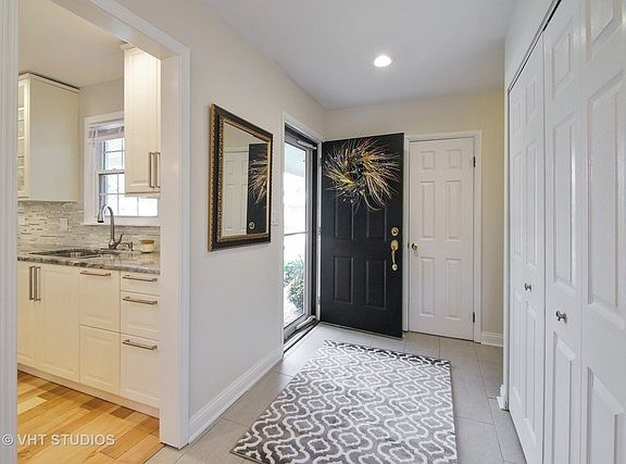 3rd image of 909 W Lynnwood Ave