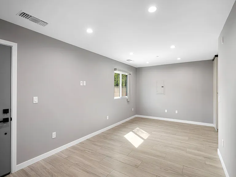 1361 Alameda Ave — Photo 4