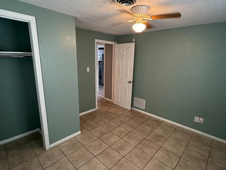 626 Yale St — Photo 13