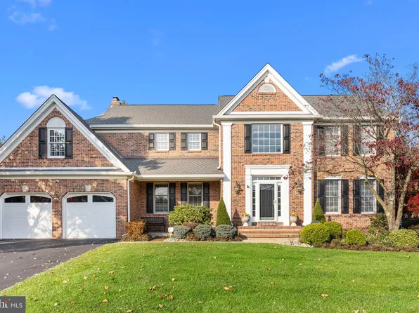 572 Heatons Mill Dr, Langhorne, PA 19047