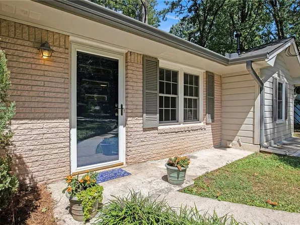 4917 Velva Way NW, Lilburn, GA 30047