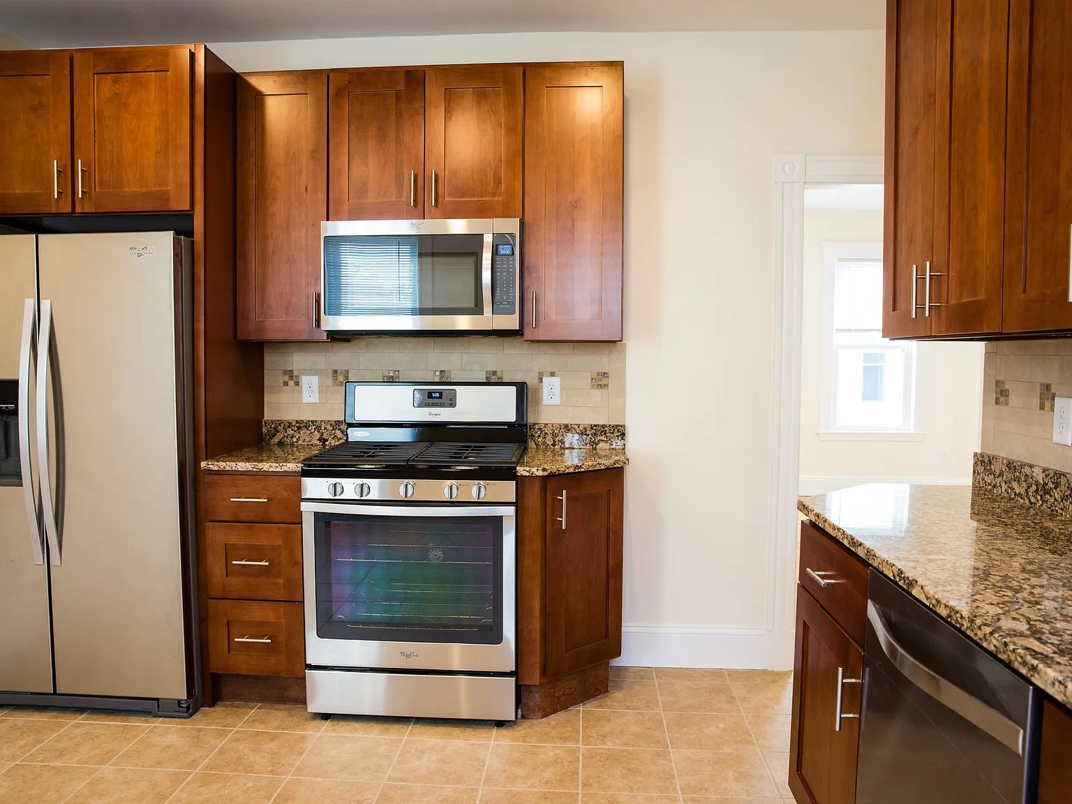 3 bed, 1250 sqft, $4,200 — Photo 4