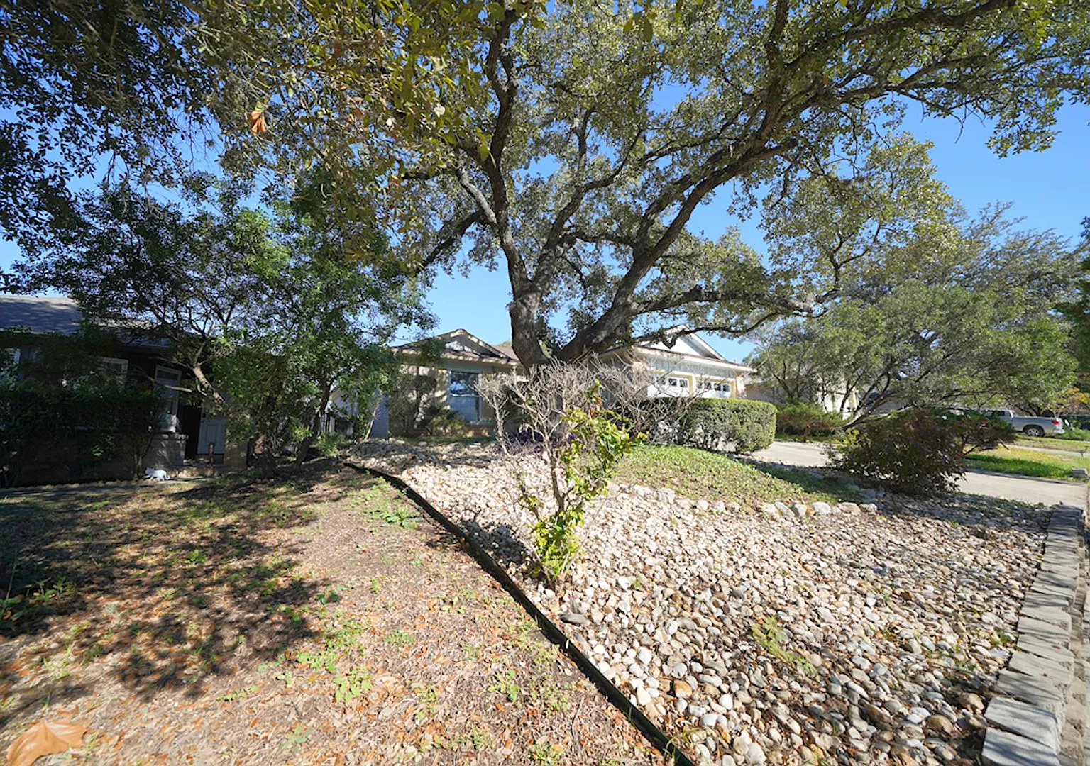 Impeccably Maintained 2/1 Now Available in San Antonio Realtor Commission: $400 — Photo 4