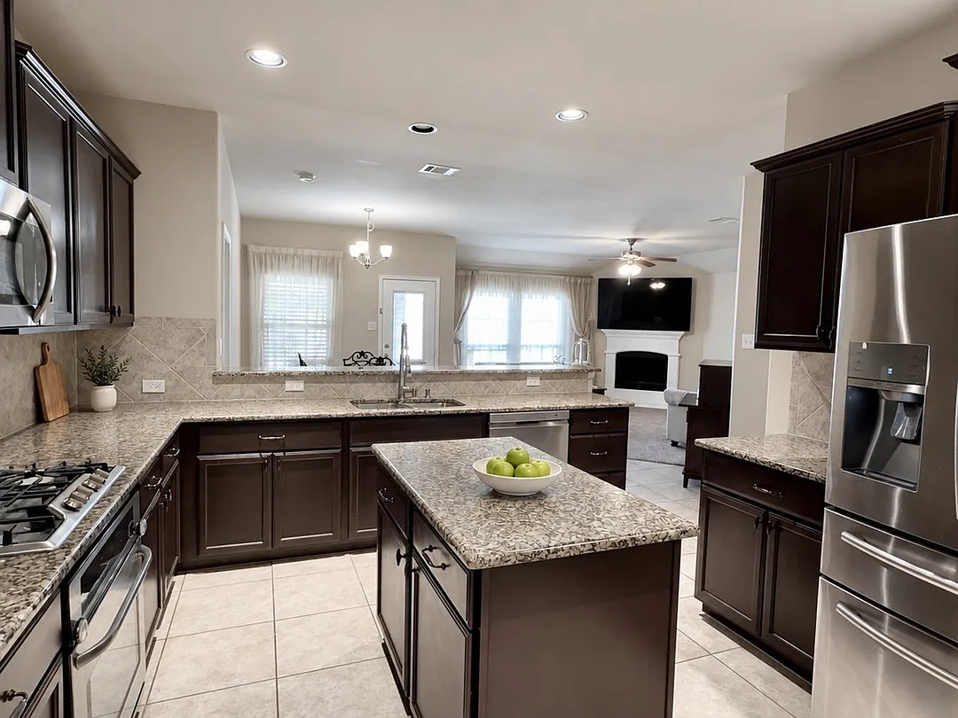 3 bed, 1866 sqft, $2,500 — Photo 4