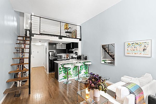 1st image of 184 Thompson St APT 1R