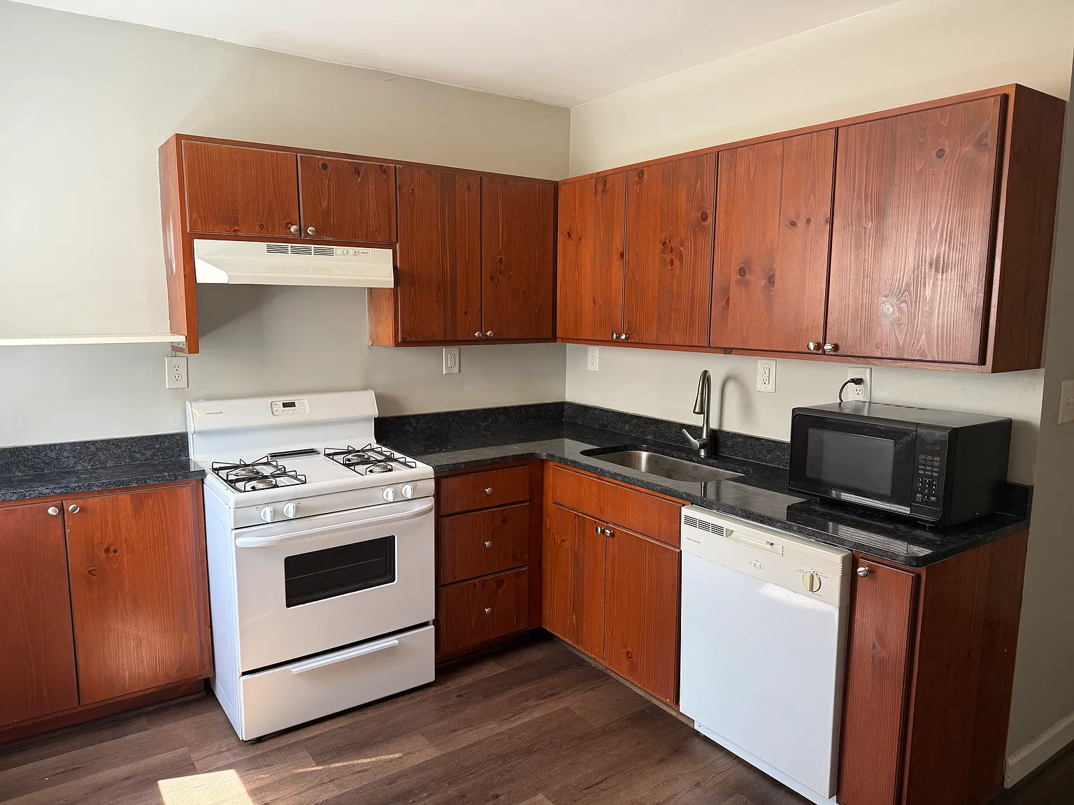 2 bed, 783 sqft, $1,550 — Photo 1