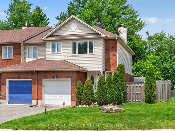 121 Cedarock Dr, Ottawa, ON K2M 2H5