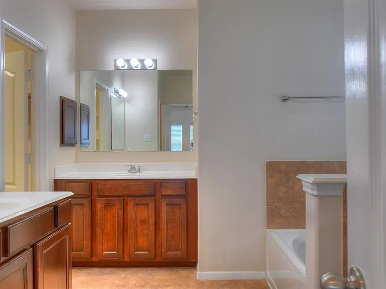 4711 Bellows View Dr — Photo 19