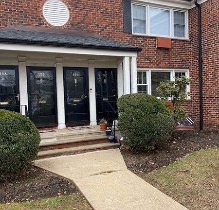 2nd image of 105 Pitney Pl