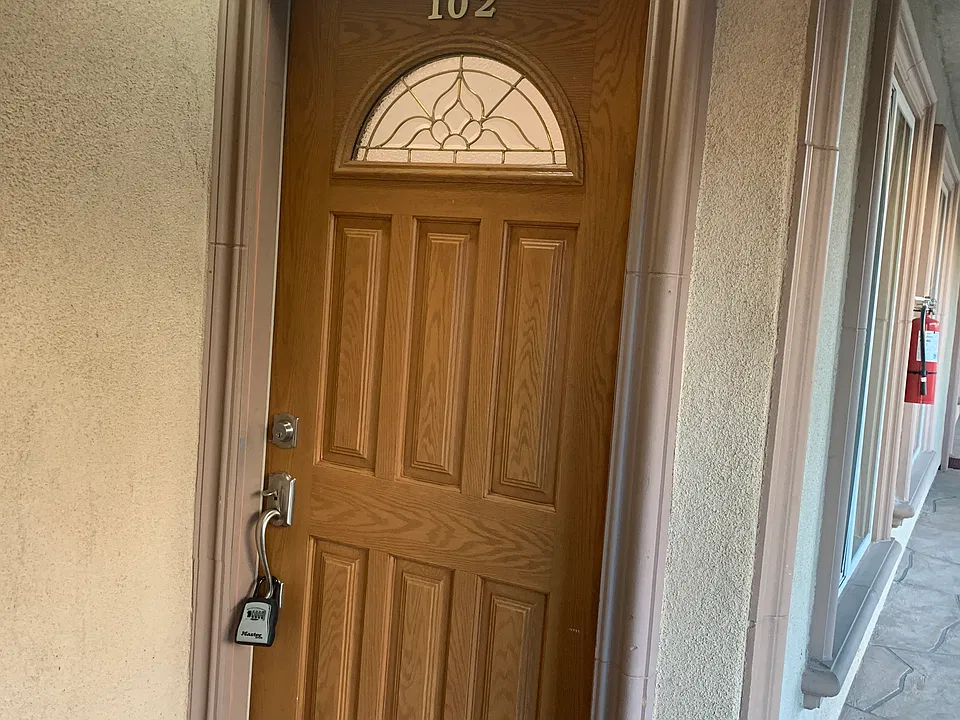 2243 N Buena Vista St