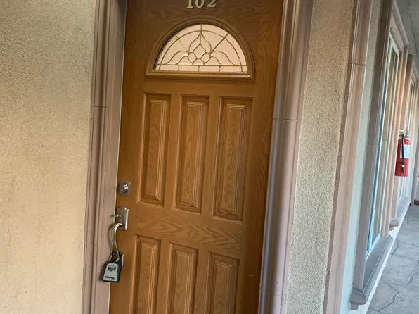 2243 N Buena Vista St, Burbank, CA 91504
