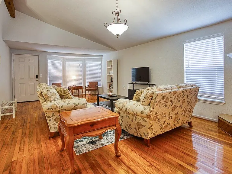 805 Ester Dr — Photo 18