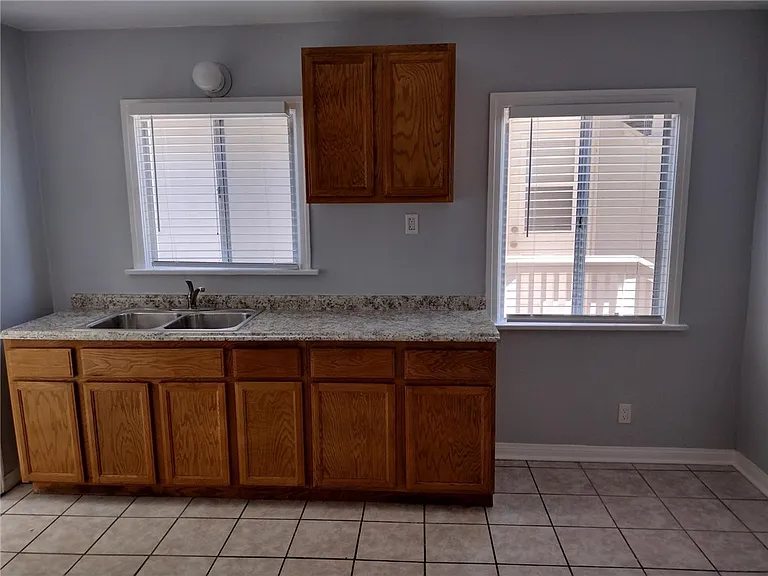 1629 Cota Ave — Photo 11