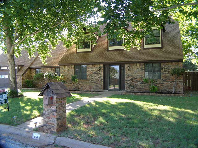 1st image of 18 Lakewood Dr