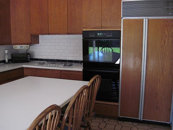 gas cooktop & Sub-Zero refrigerator