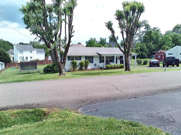 2nd image of 1212 Stillwell Dr