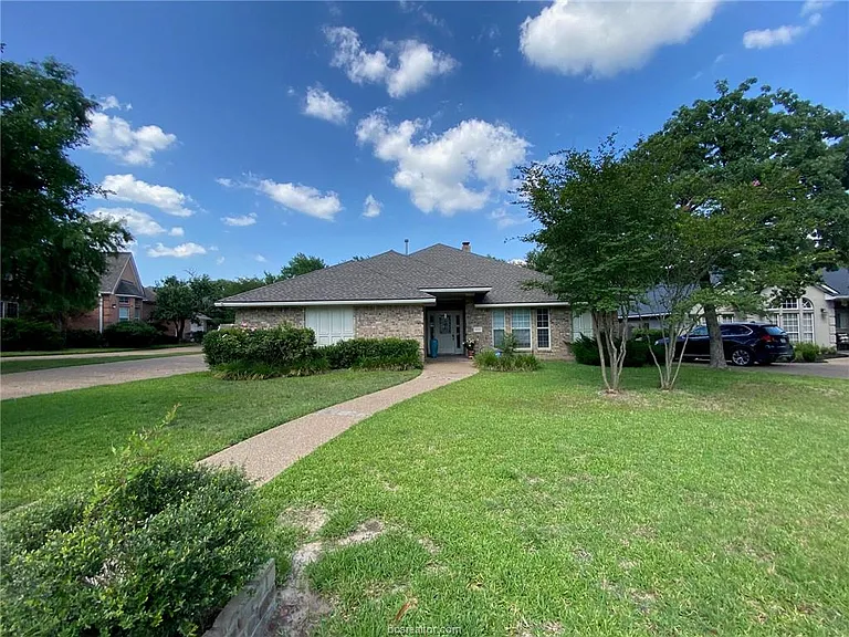 4903 Bay Oaks Ct — Photo 1