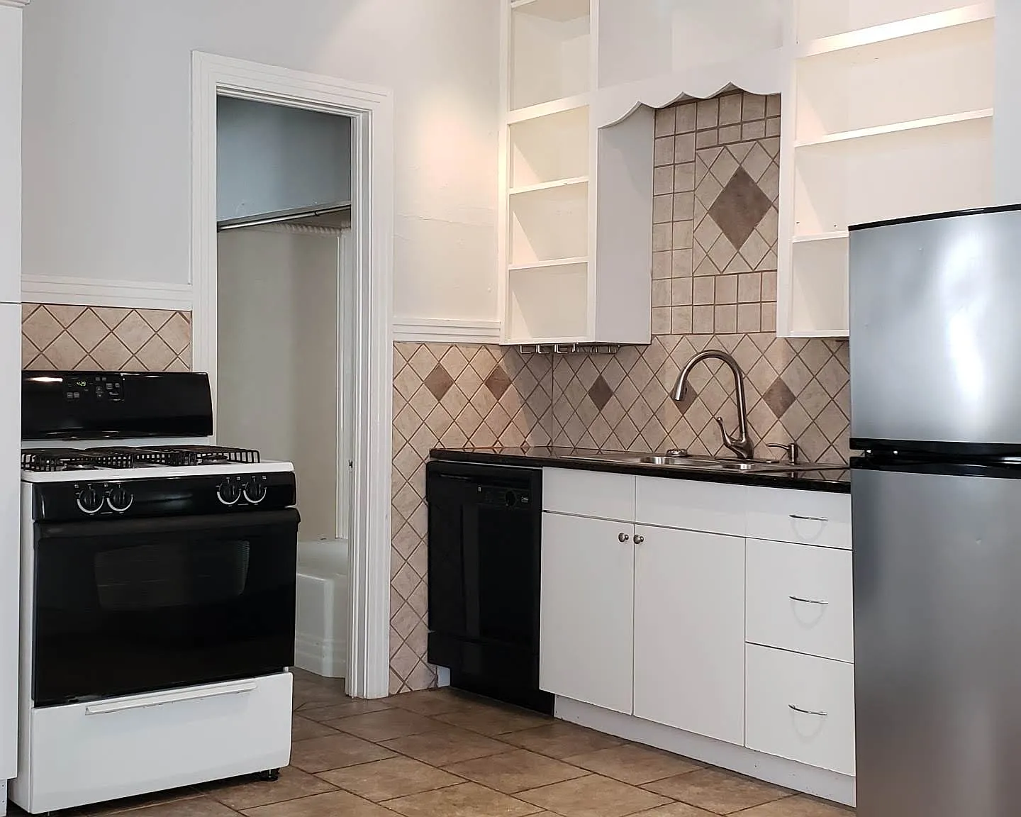 1 bed, 650 sqft, $995 — Photo 2