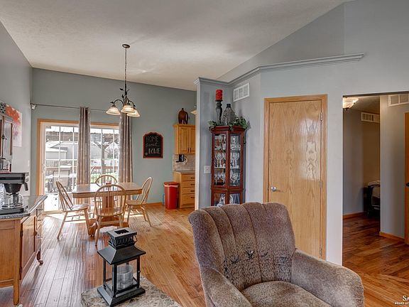 5th image of 620 Joanie Ln