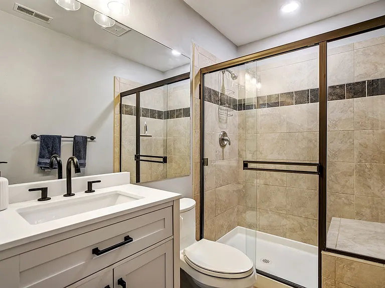 424 W Rockrimmon Blvd — Photo 24