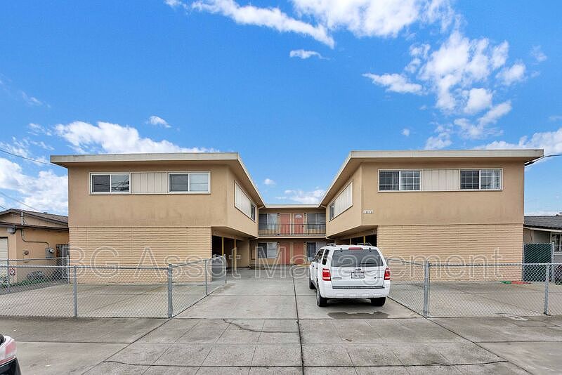 1st image of 1610 Sanford Ave Unit 4
