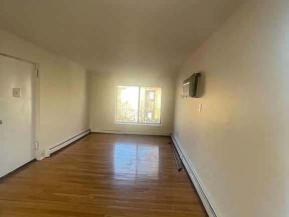 5th image of 70 Mark St APT 1C
