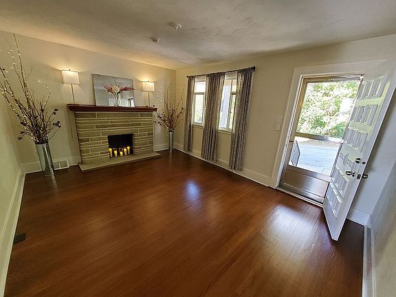 Entry / Living Room