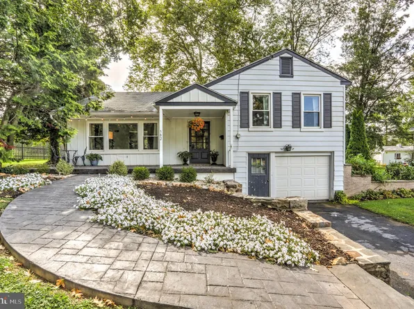 582 E Jackson St, New Holland, PA 17557